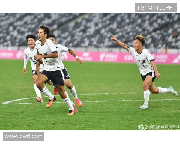 新疆年足球对抗日韩球队的精彩赛事回顾与分析